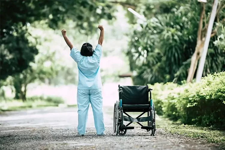 آموزش بیماران مبتلا به سکته مغزی | خداحافظی با چالش انجام کارهای شخصی