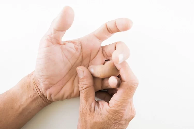 علائم و درمان کشیدگی و پارگی تاندون دست راست و چپ